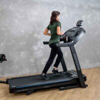 ویژگی‌های یک تردمیل خانگی خوب، از قدرت موتور تا تحمل وزن